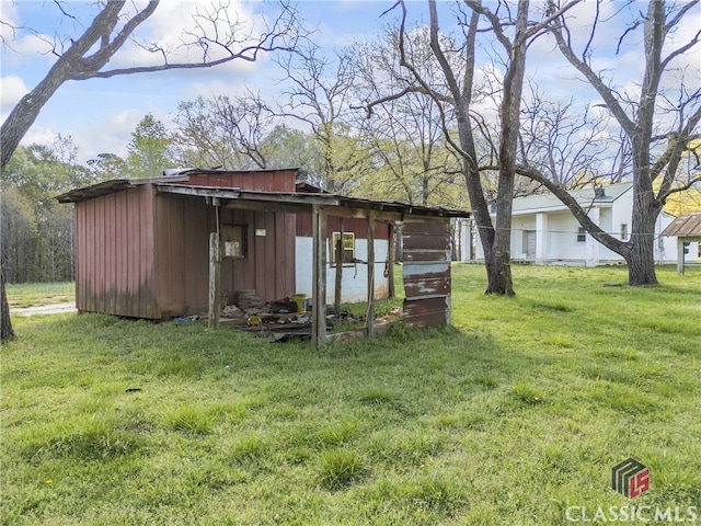 exterior space with a yard