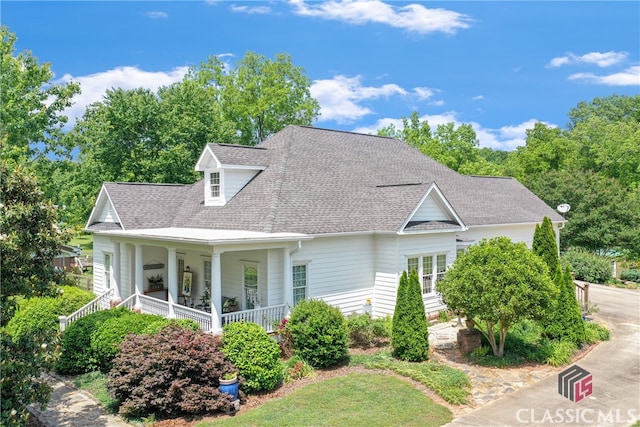 view of front of property featuring a porch