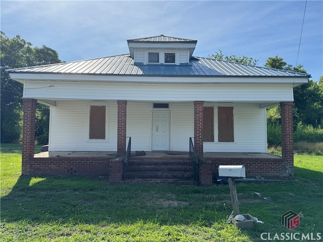 bungalow-style home featuring a front yard and a porch