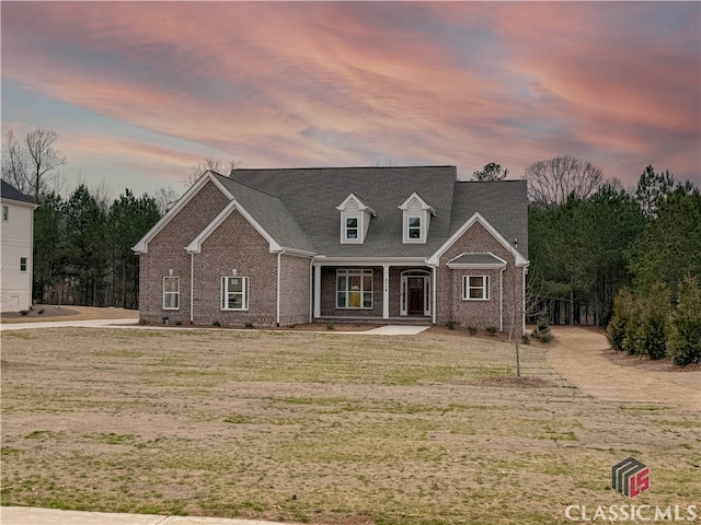 view of front of house featuring a yard