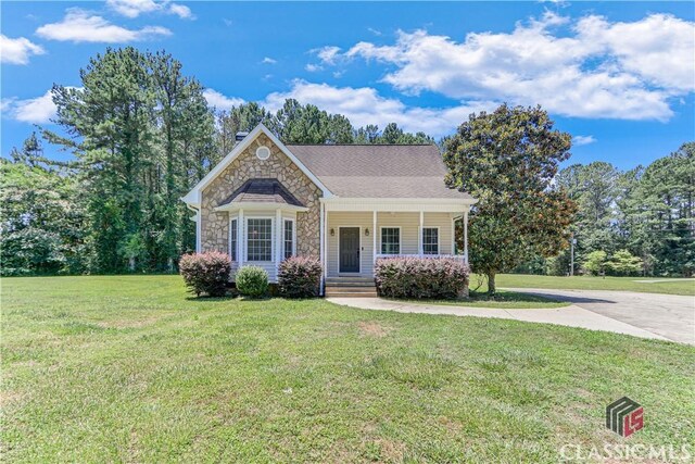 view of front facade with a front yard and a porch