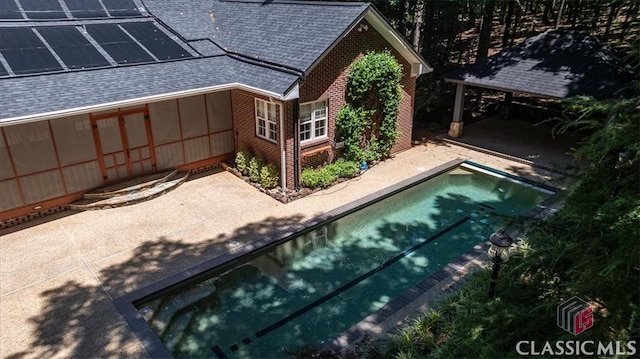 view of swimming pool