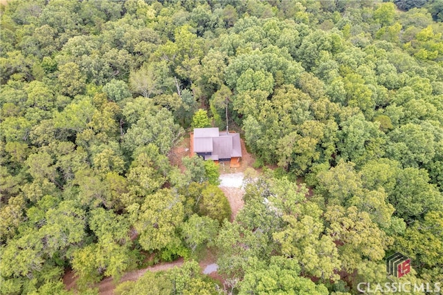 birds eye view of property featuring a forest view