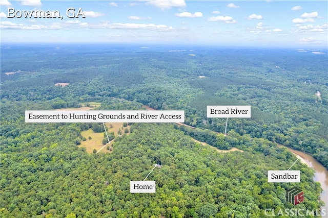birds eye view of property featuring a forest view