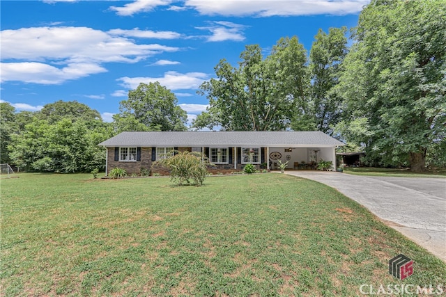 single story home with a front lawn