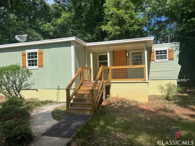 manufactured / mobile home featuring covered porch