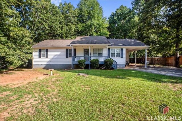 ranch-style house featuring a carport, a porch, and a front lawn