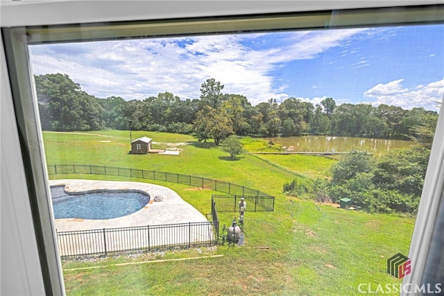 view of swimming pool featuring a rural view