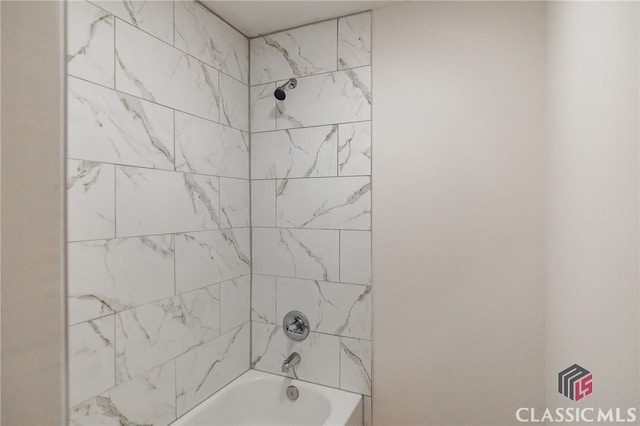 bathroom with tiled shower / bath combo