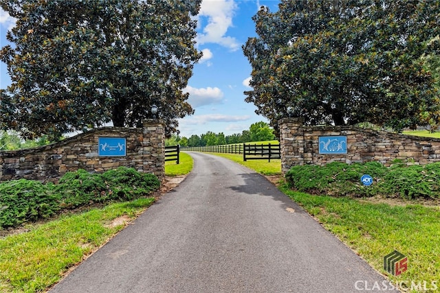 view of gate featuring a lawn