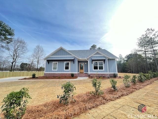 view of front of house with a front yard