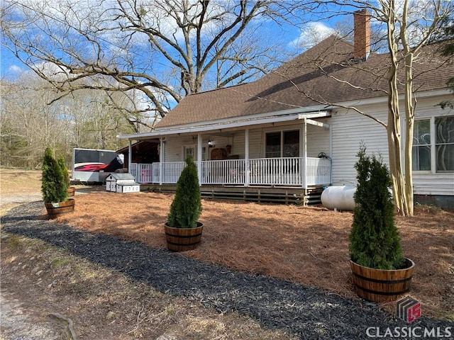 view of front of property featuring covered porch