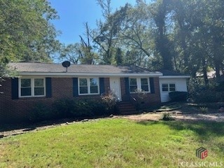 single story home featuring a front yard