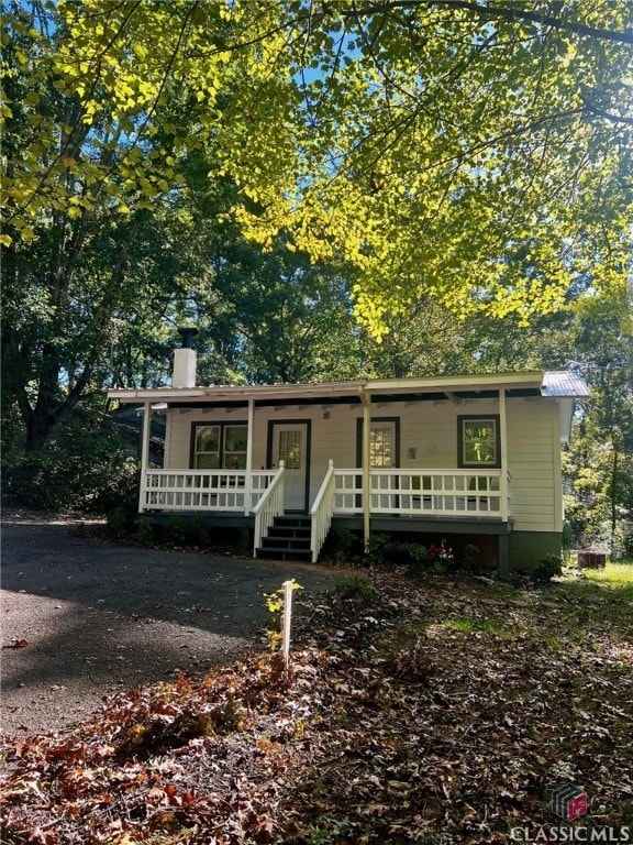 view of front of property with a porch