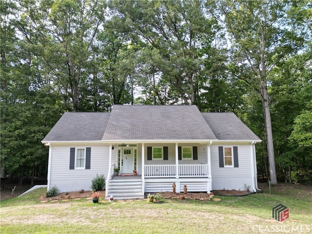 view of front facade featuring a front lawn and covered porch