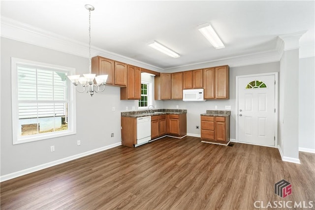 kitchen featuring decorative light fixtures, sink, crown molding, dark wood-type flooring, and white appliances