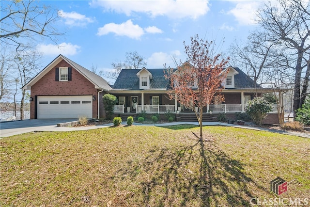 view of front facade featuring a front yard and covered porch