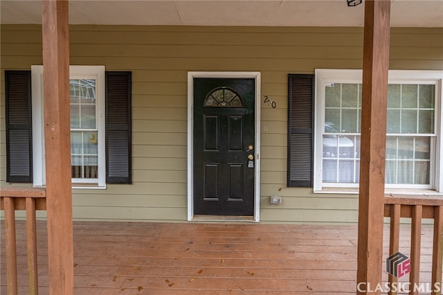 property entrance with covered porch