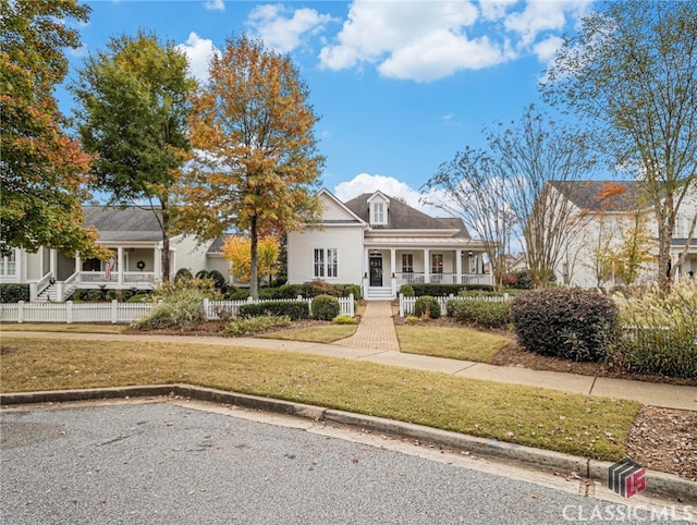 view of front of property featuring covered porch and a front lawn