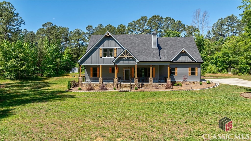 craftsman-style house featuring covered porch and a front lawn