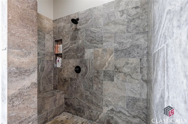 bathroom featuring tiled shower