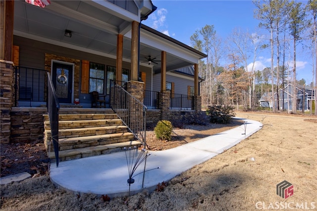 property entrance with ceiling fan and covered porch