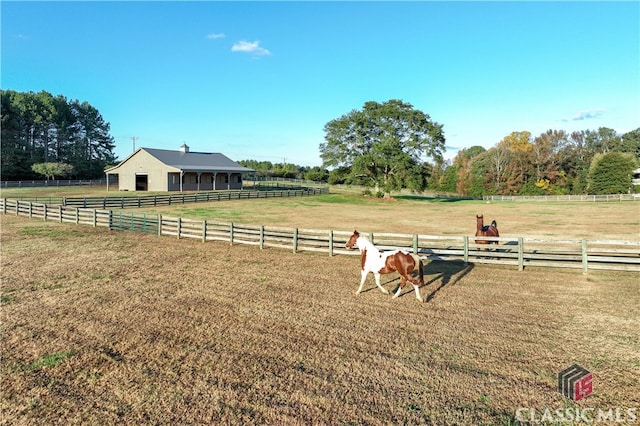 view of yard featuring a rural view