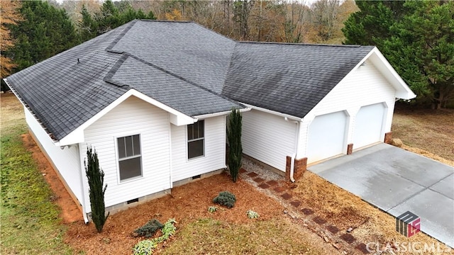 view of front facade with a garage