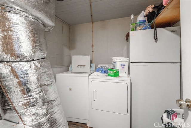 washroom with washer and clothes dryer