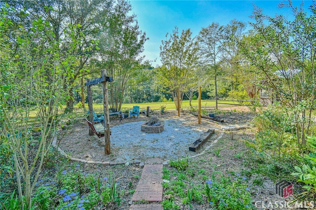 view of yard with a fire pit