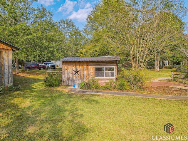 view of outdoor structure featuring a yard