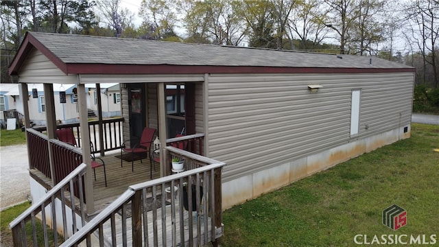 exterior space featuring a lawn