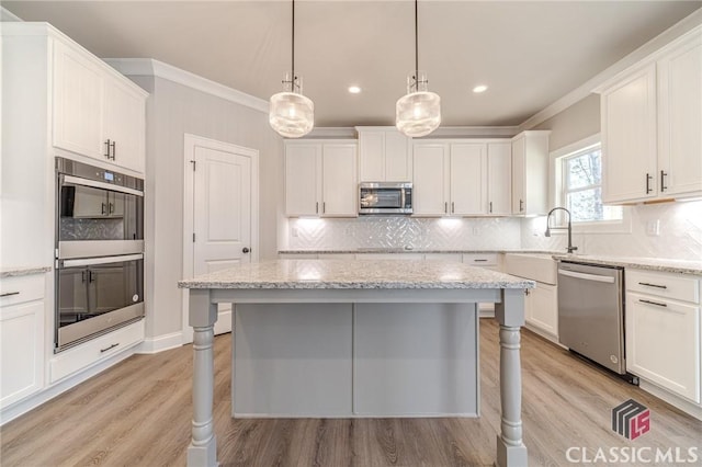 unfurnished dining area featuring a notable chandelier, light wood-type flooring, and ornamental molding