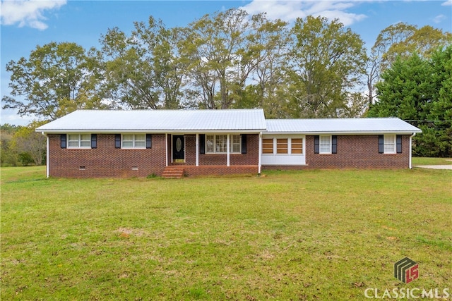 single story home featuring a front yard