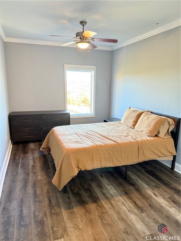 bedroom featuring dark hardwood / wood-style floors, ceiling fan, and crown molding