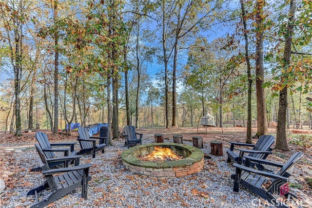 view of yard featuring a fire pit