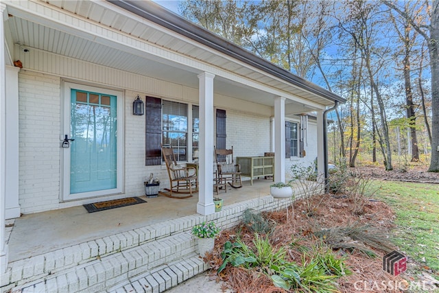 entrance to property featuring covered porch