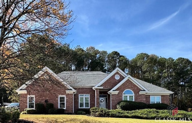 view of front facade with a front yard