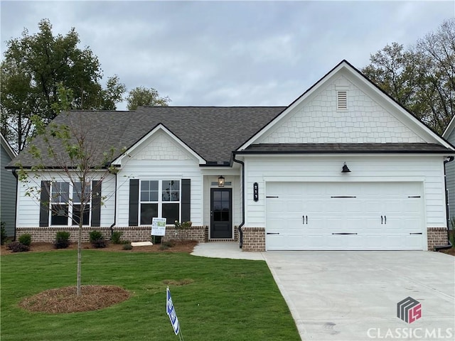 view of front of property featuring a front yard and a garage