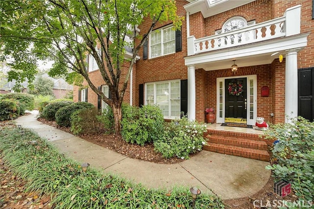 entrance to property with a balcony