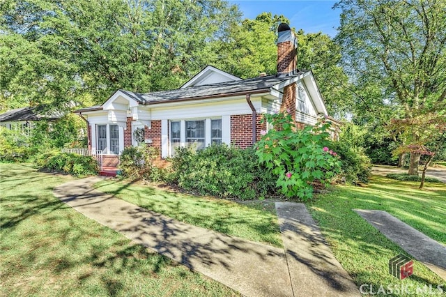 view of front of home with a front yard