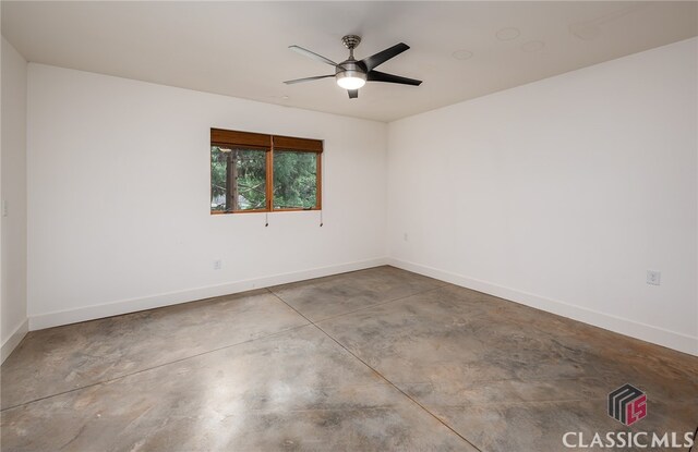 unfurnished room featuring ceiling fan and concrete floors