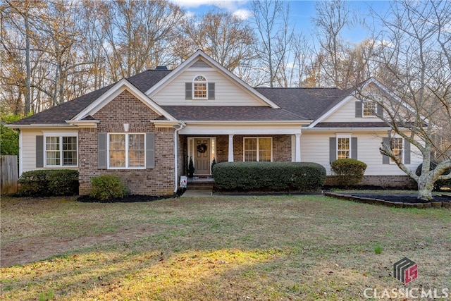 view of front of home featuring a front lawn