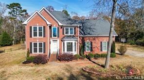 view of front of house featuring a front yard