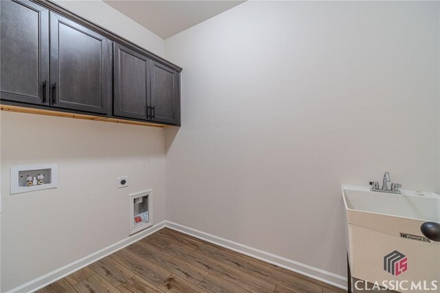 bathroom featuring ornamental molding and vanity