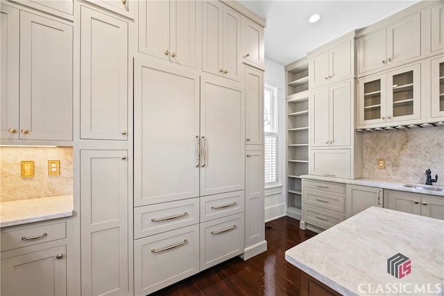 kitchen with a sink, recessed lighting, backsplash, open shelves, and dark wood-type flooring