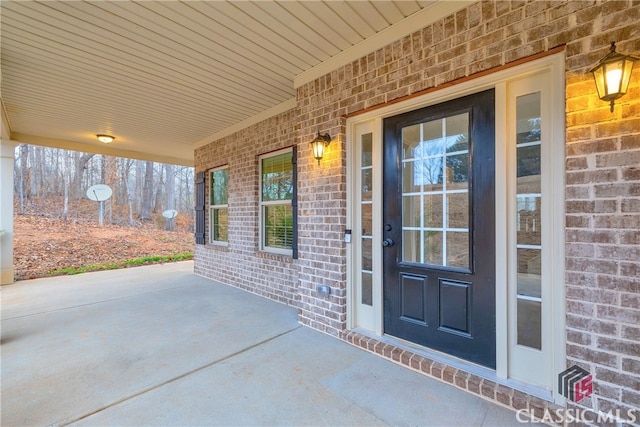 entrance to property featuring a porch