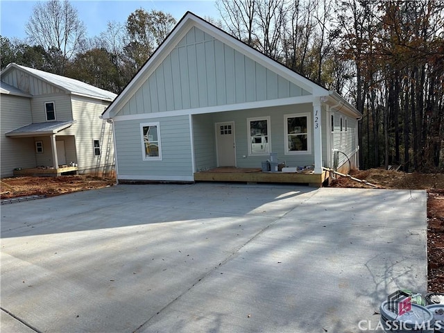 view of front of house with covered porch