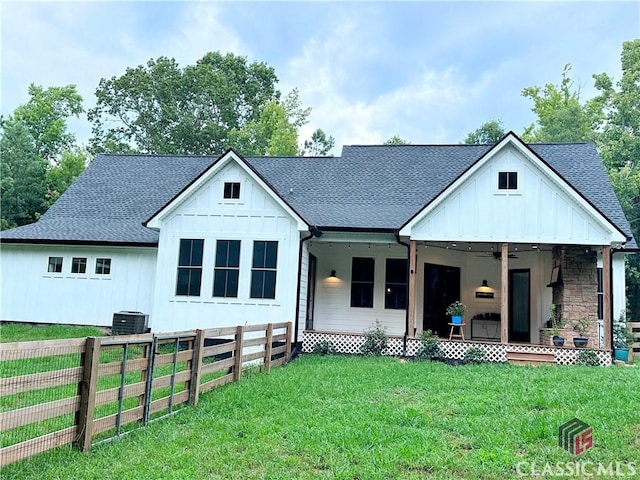 modern inspired farmhouse with ceiling fan, central air condition unit, and a front lawn