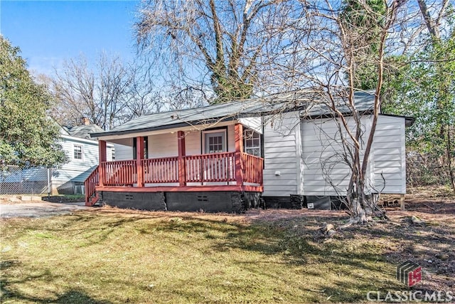 view of front of property with a front yard and a porch